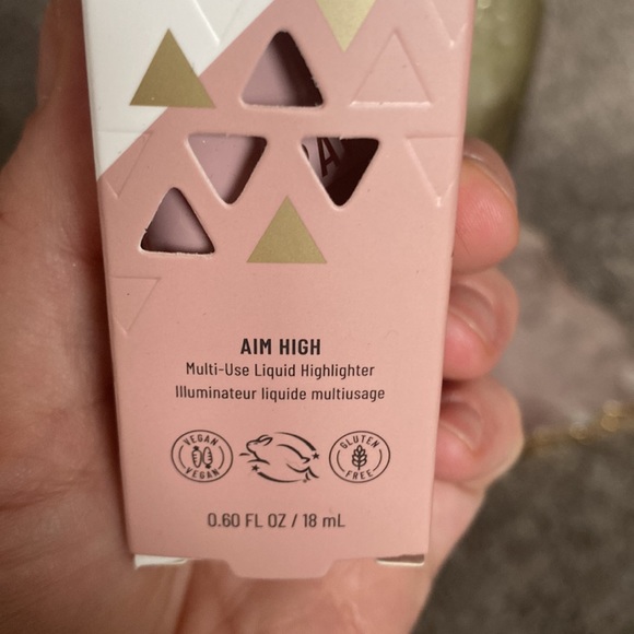 LYS Beauty Aim High Multi-use Liquid Highlighter - Picture 3 of 3